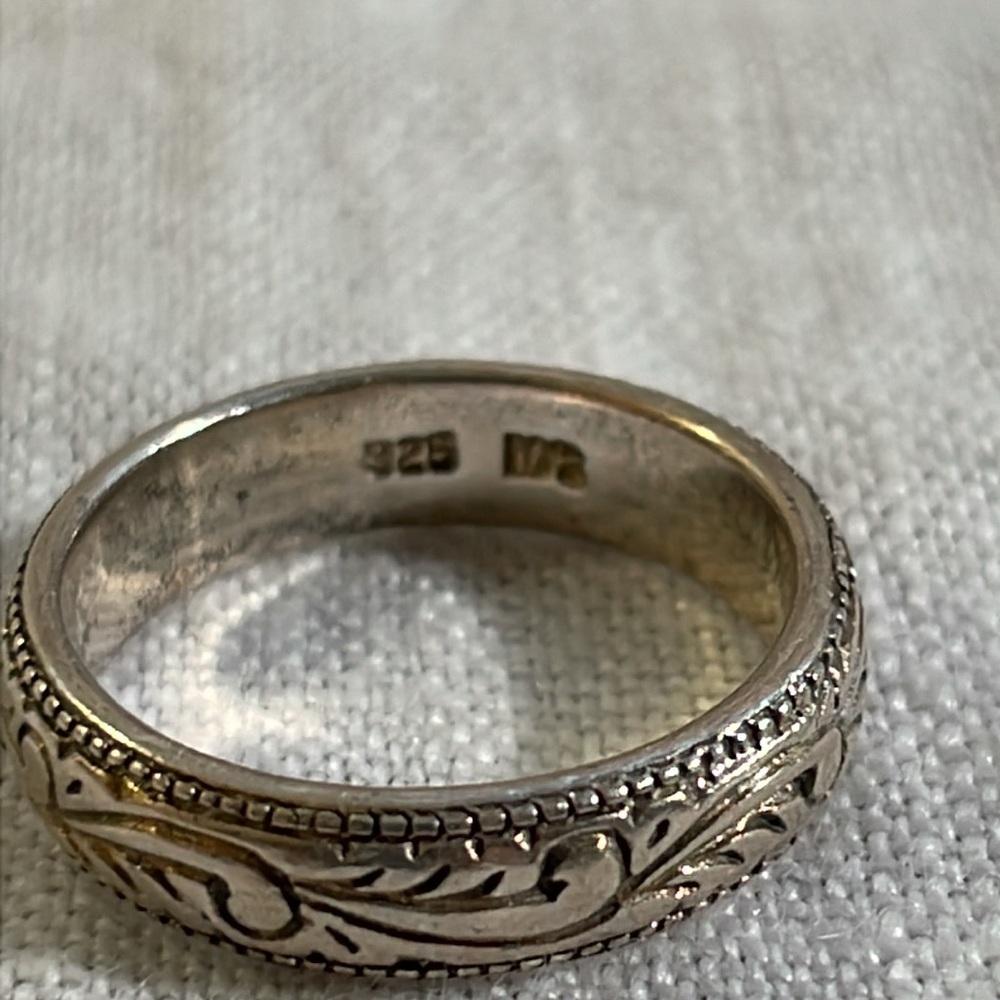 925 Silver Ring with Beautiful Detail - Picture 2 of 4